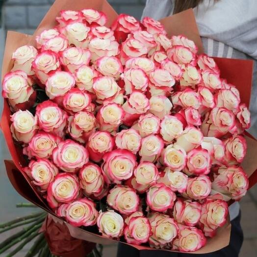 Букет из 101 белорозовой розы