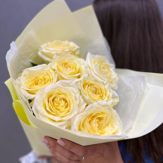 7 fragrant fresh Ecuadorian roses