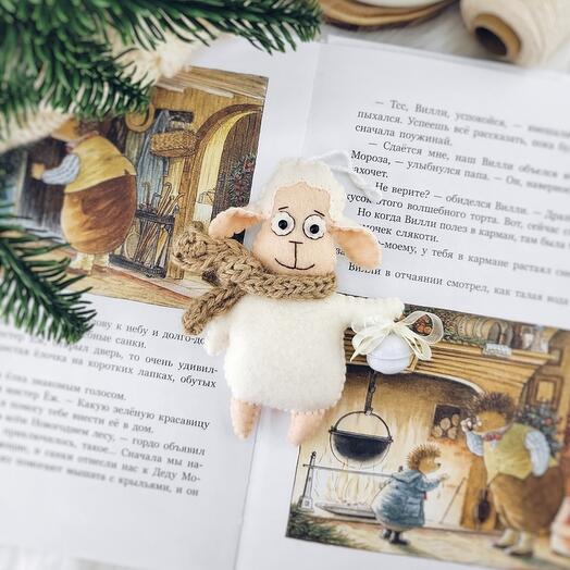 Ёлочная игрушка ручной работы Овечка Люси (цвет бежевый)