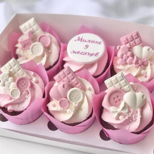 Розовые капкейки для ребёнка