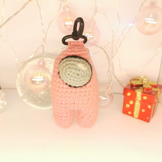 Вязаная игрушка брелок "Космонавт"