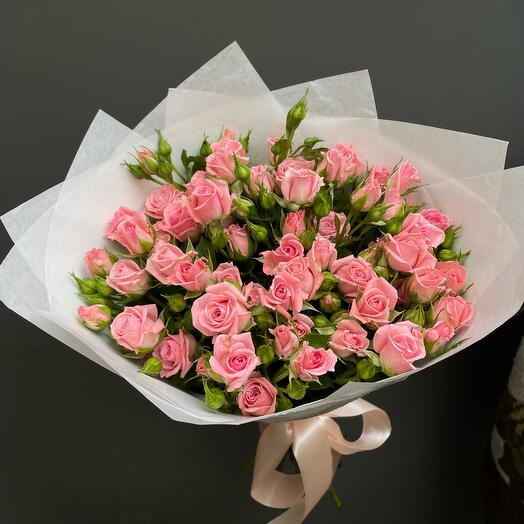 Bouquet of pink spray roses