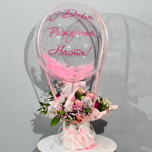 Подарок девушке на день рождения Цветы с шаром