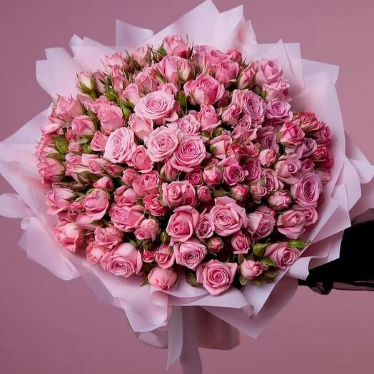 Розовые кустовые розы