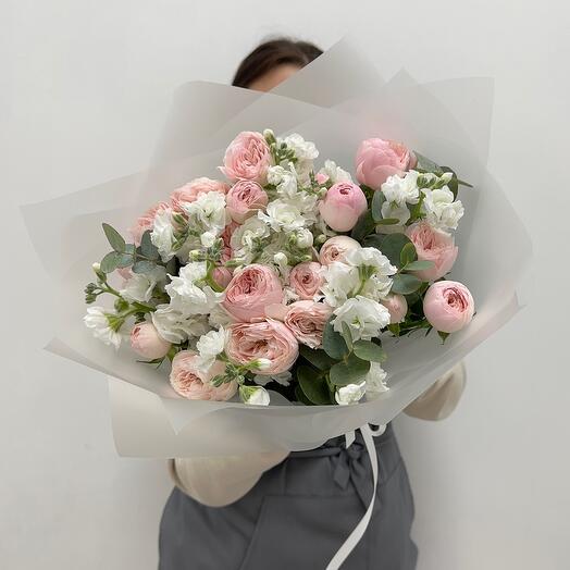 Ramo de rosas Peonías y Mattiola