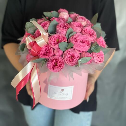 Peony Rose VIP with eucalyptus in a hatbox M