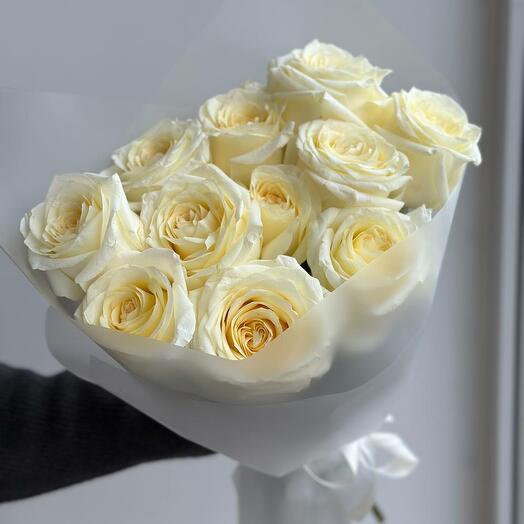 1026 11 white roses