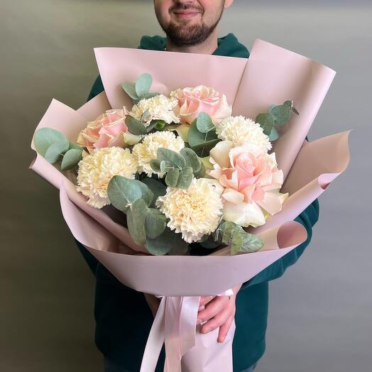 Pink and beige bouquet of French roses and dianthus. Bouquet F123 Flowers of the Capital
