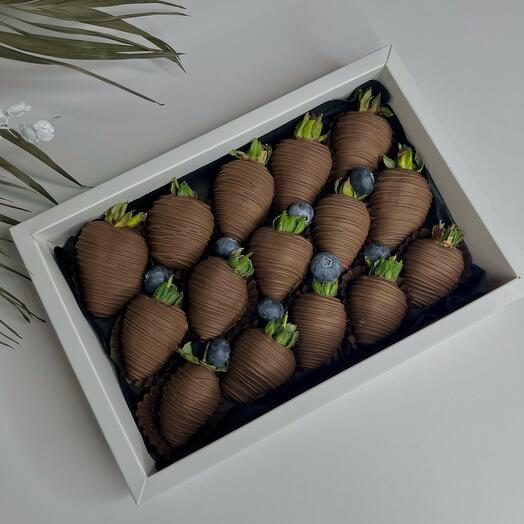 Клубника в шоколаде Box 15 Klasik