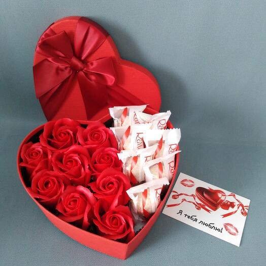 Композиция из мыльных роз с раффаэлло ️