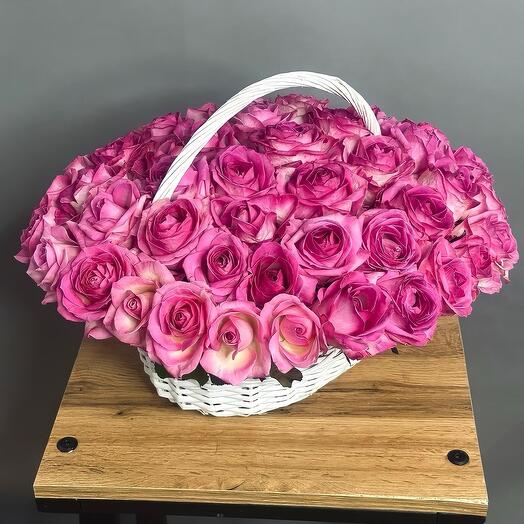 Корзина из 51 розовой розы