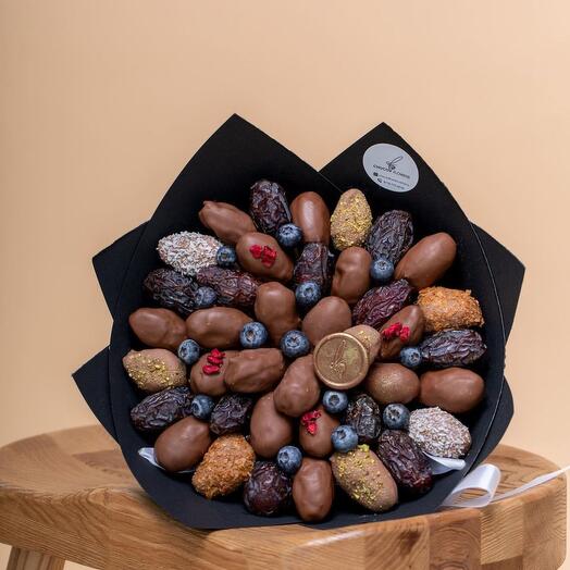 Букет из фиников в шоколаде
