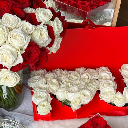 I LOVE U caja con Rosas blancas