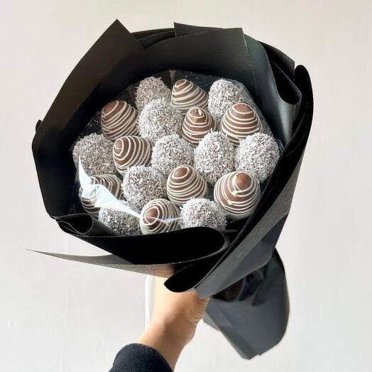 Strawberry bouquet "Bounty" In Belgian chocolate
