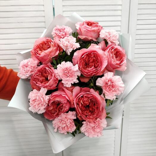 Розовая мечта💕Пионовидные розы и гвоздика