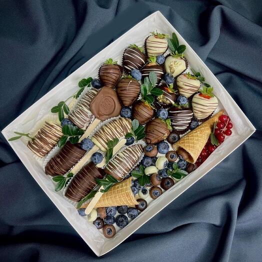 Набор клубники и бананы в шоколаде