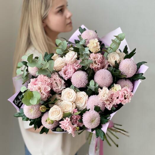 Букет с трендовыми цветами 💜