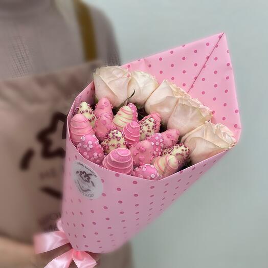Bouquet of Ecuador roses and chocolate-covered strawberries "pink tenderness"