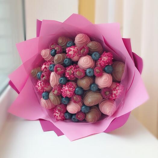 Bouquet of strawberries, 25 berries with raspberries and blueberries "My Berry"