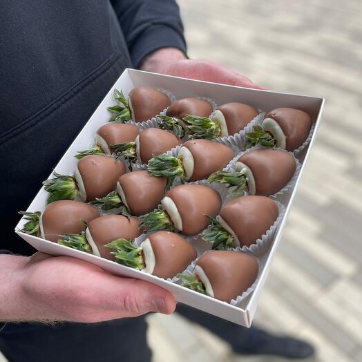 Клубника в шоколаде «Kinder» (16 шт.)
