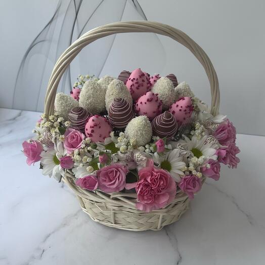 Корзина с клубникой в шоколаде