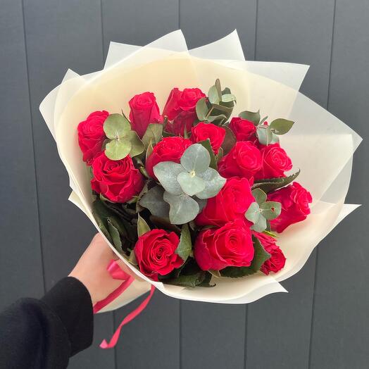 15 красных роз 🌹