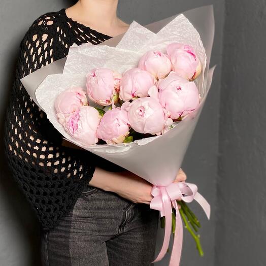 9 delicate pink peonies