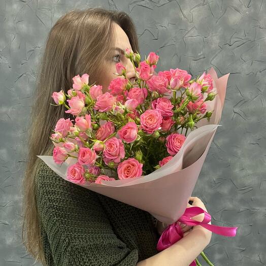 Кустовые розы , розовые розы