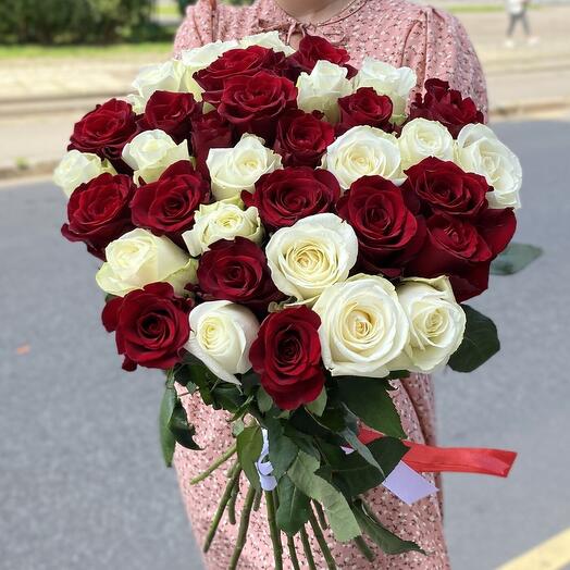 35  бело-красных роз 😍💐