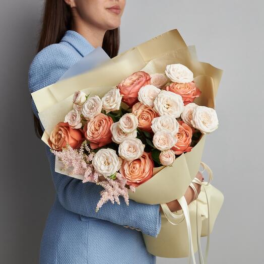 Peony-shaped roses in a bouquet of "Sweet apricot"