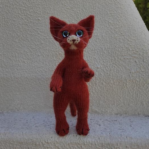 Кошечка абиссинская вязаная