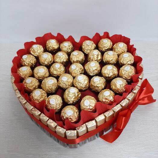 Сердце из конфет мерси