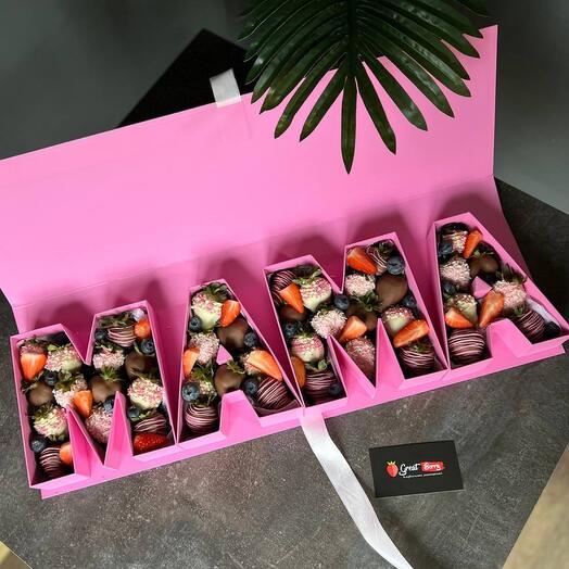 Клубника в шоколаде в коробке «Мама» ко дню мам