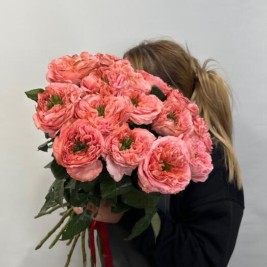 Bouquet of peony-shaped mandarin roses
