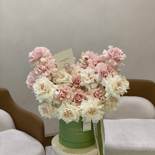 White pink Box M size - mix of white and pink flowers French roses