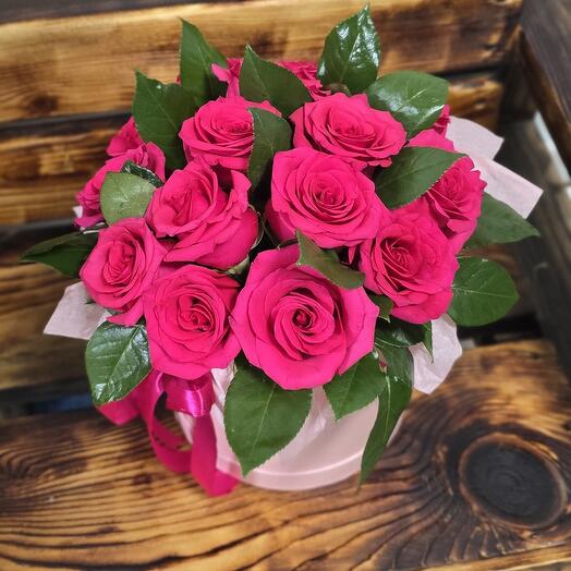 Малиновые цветы в коробке