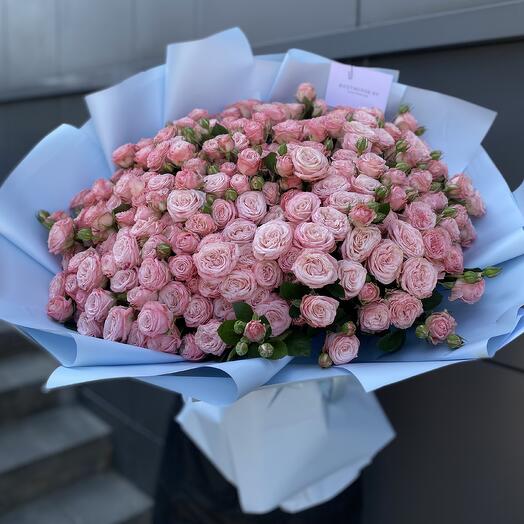 51 ветка пионовидной кустовой розы Мадам Бомбастик