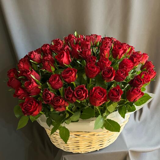 Корзина с цветами 101 красная роза