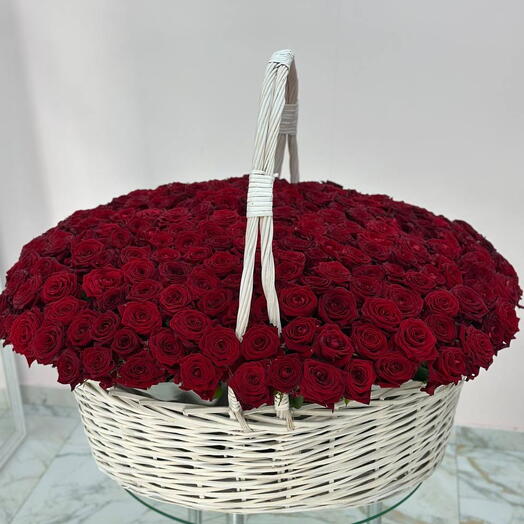 Корзина с цветами 251 розы