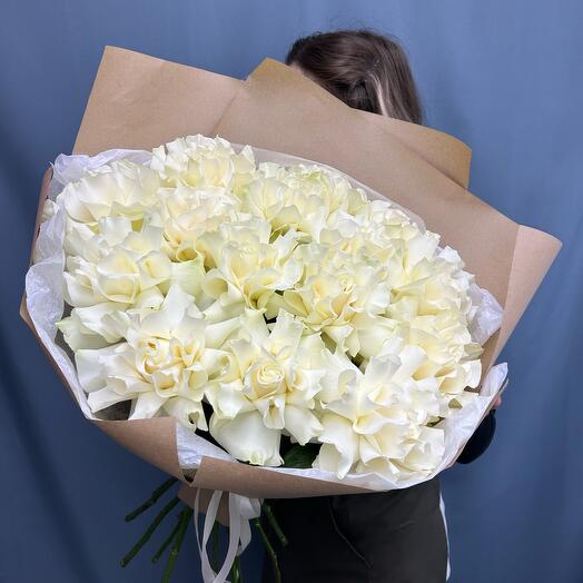Elegante mono ramo de rosas reales blancas en artesanía🤍