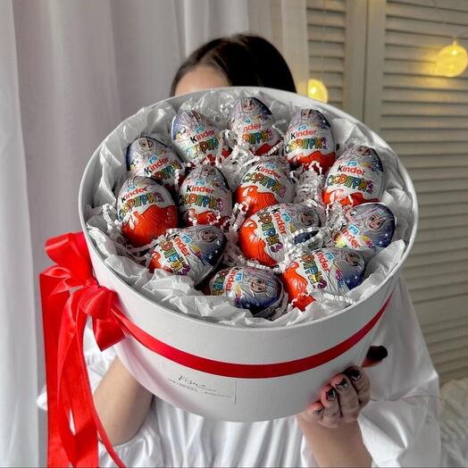 Большая подарочная коробка с Киндер Сюрприз