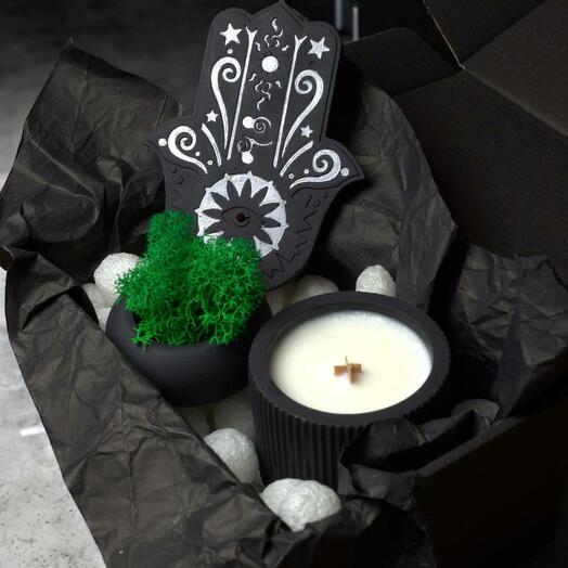 Подарочный набор  "Black interior decorations" аромасвеча, подставка для благовоний, мох в кашпо