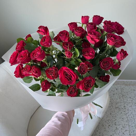 7 кустовых красных роз♥️️