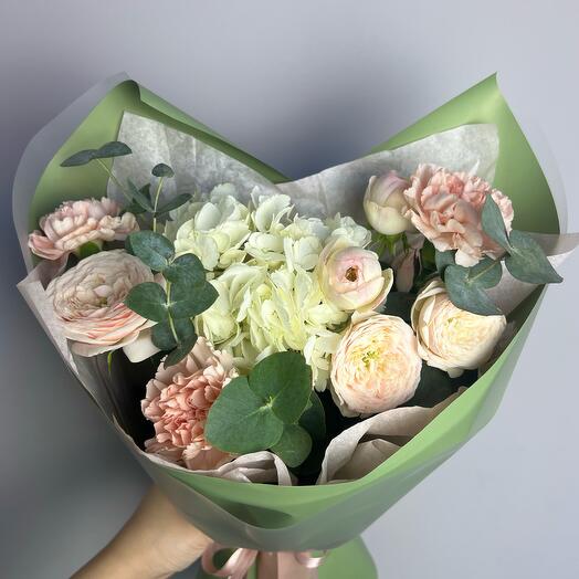 Букет с пионовидными розами менсфилд, с гортензией и диантусами