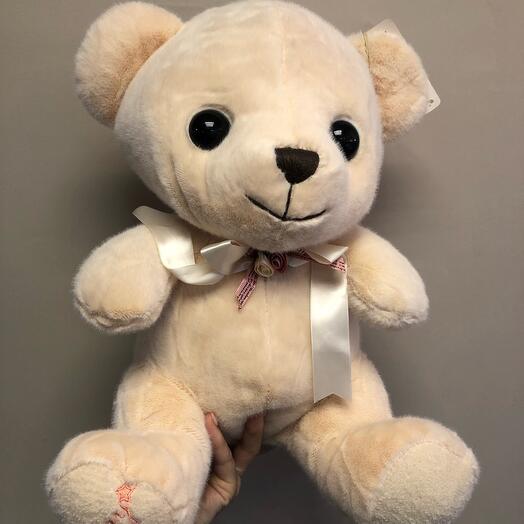 Мягкий белый плюшевый мишка