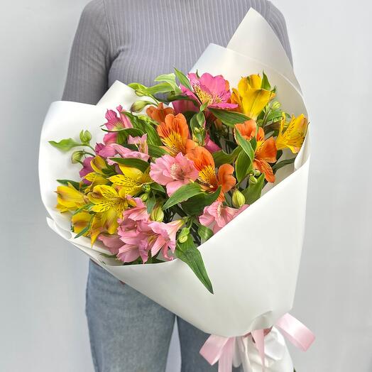 Летняя песня🌸 стойкий букет комплимент разноцветных альстромерий
