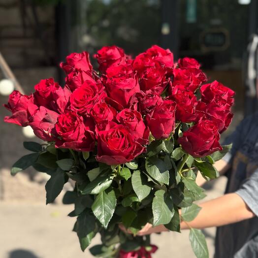 23 штук красных роз