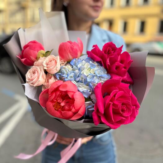 Букет «Весенняя палитра» (французская роза, пион, гортензия)