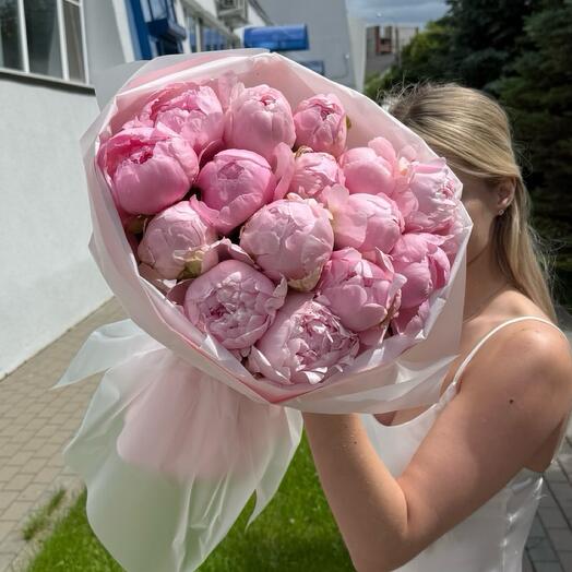 Нежные пионы в упаковке