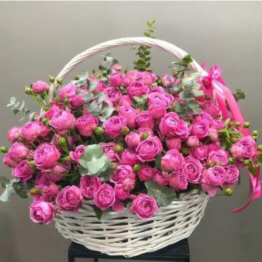 Корзина с кустовыми ( пион) розами